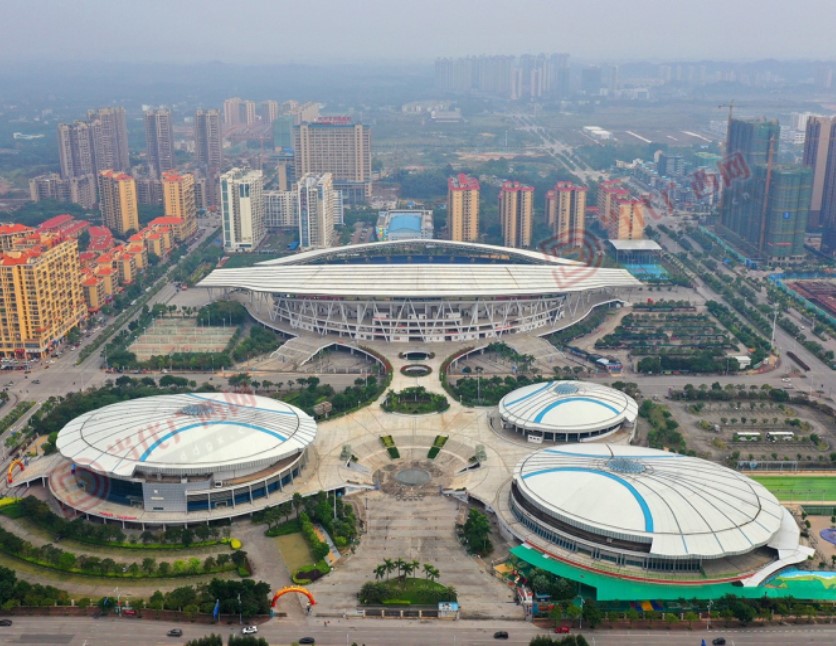 國(guó)萬(wàn)智慧體育館管理系統(tǒng)是一款專(zhuān)業(yè)的體育館營(yíng)運(yùn)綜合管理系統(tǒng)，集前臺(tái)售票收費(fèi)管理、場(chǎng)地管理、收費(fèi)標(biāo)準(zhǔn)、手機(jī)預(yù)訂、會(huì)員管理、文化體育培訓(xùn)功能、在線(xiàn)銷(xiāo)售場(chǎng)館演唱會(huì)門(mén)票功能、檢票功能、在線(xiàn)支付通道管理、陪練管理、一卡通消費(fèi)功能、超市商品銷(xiāo)售系統(tǒng)、倉(cāng)庫(kù)管理、統(tǒng)計(jì)報(bào)表等。